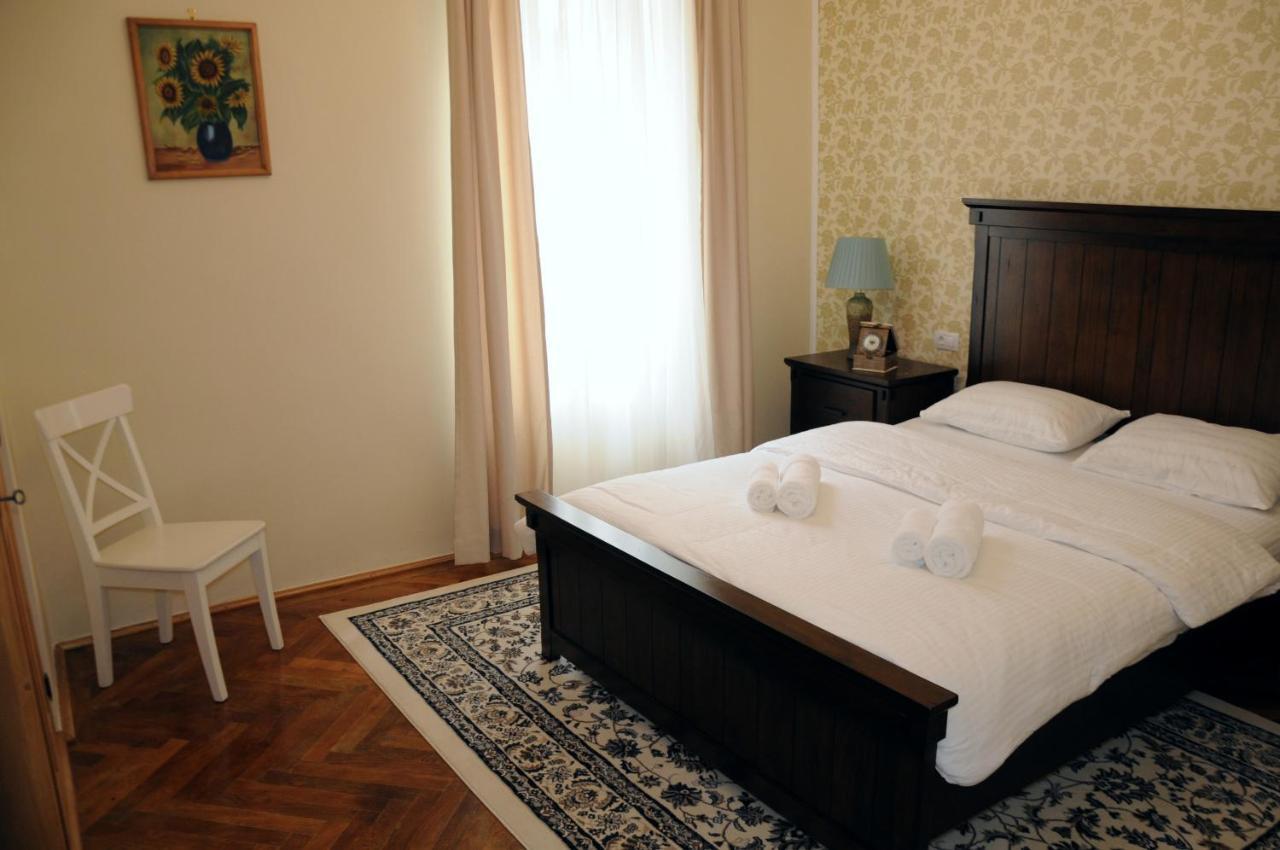 בראשוב Black Gate - 2 Bedroom Apartment In The Heart Of Old Town With Free Private Secured Parking מראה חיצוני תמונה