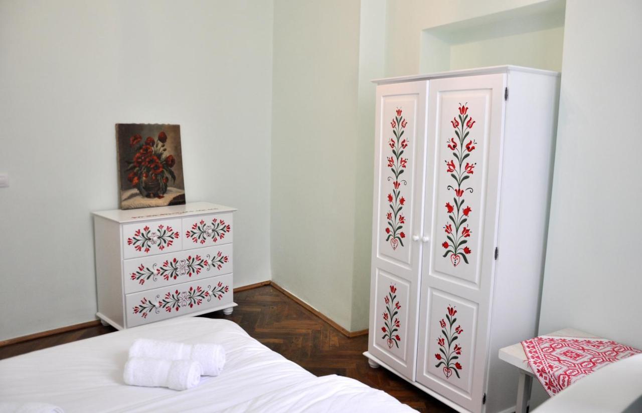 בראשוב Black Gate - 2 Bedroom Apartment In The Heart Of Old Town With Free Private Secured Parking מראה חיצוני תמונה